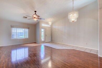 2906 E Menlo St-32