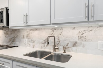 10240 Longmont Dr unit 48/1, Houston, TX 77042 - photo 6