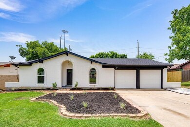 912 Stratford Dr, Bedford, TX 76021 - photo 2