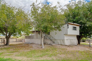 Second mobile home, 2-bed/2-bath.