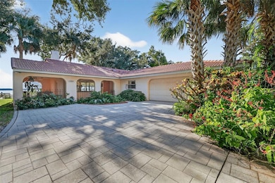 32601 Lakeshore Dr, Tavares, FL 32778 - photo 2