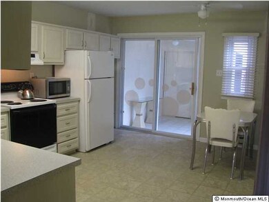 81 Parkway Dr unit B, Freehold, NJ 07728 - photo 7