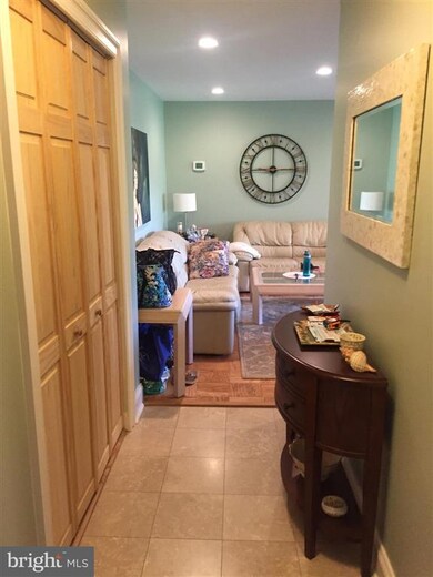 11409 Commonwealth Dr unit 302, Rockville, MD 20852 - photo 5