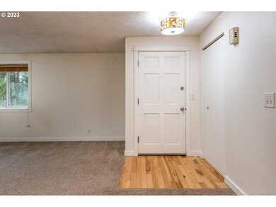 Living Room/Entrance