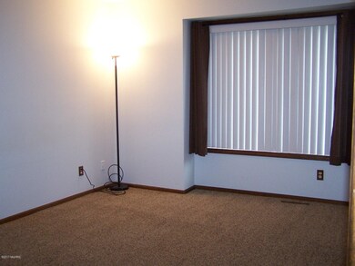 1603 Diamond Ct NE, Grand Rapids, MI 49505 - photo 4