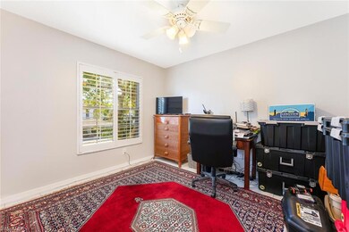 2nd bedroom with Murphy  Bed
