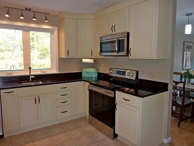 50 Laurel Ct unit U303, Nashua, NH 03062 - photo 6