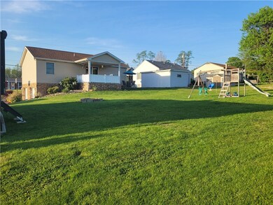 1023 Saint Clair St, Latrobe, PA 15650 - photo 4