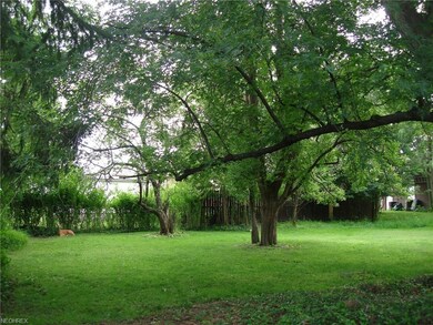 PARKLIKE LOT WELL TREED.