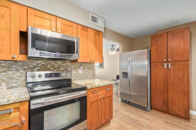 11133 W Desert Butte Dr unit 15C, Sun City, AZ 85351 - photo 3