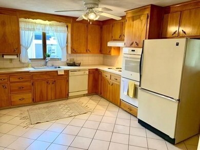 47 Cedar St unit 47, Waltham, MA 02453 - photo 4