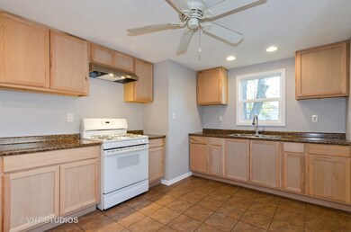 114 Del Rio Rd, Carpentersville, IL 60110 - photo 6