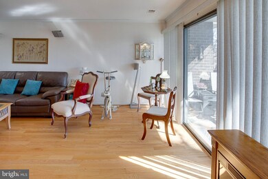 9717 Kings Crown Ct unit 102, Fairfax, VA 22031 - photo 6