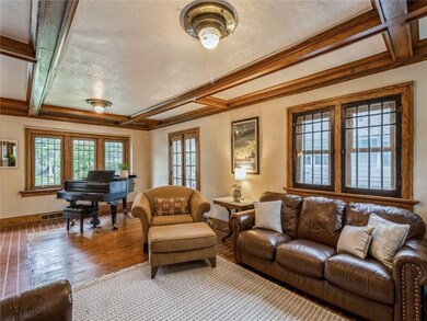 1346 44th St, Des Moines, IA 50311 - photo 3