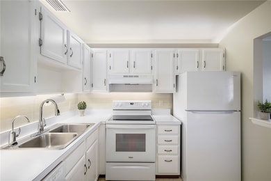 3 Vista Palm Ln unit 204, Vero Beach, FL 32962 - photo 6