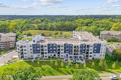 1875 E Shore Dr unit 302, Maplewood, MN 55109 - photo 7