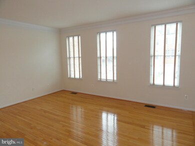 42916 Overly Square, Chantilly, VA 20152 - photo 3