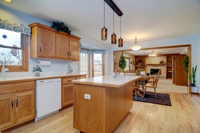 3239 Tussell St, Naperville, IL 60564 - photo 4