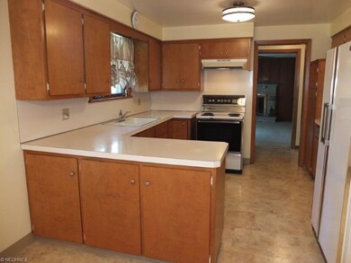 Kitchen comes applianced with range, oven and refr