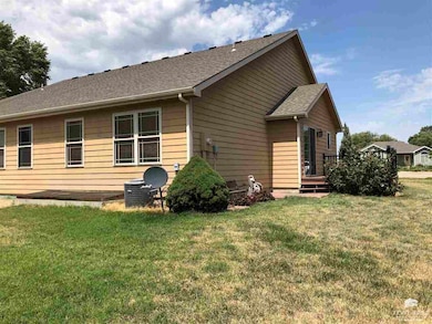 1711 NW 4th St, Abilene, KS 67410 - photo 3