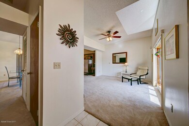 Livingroom-foyer