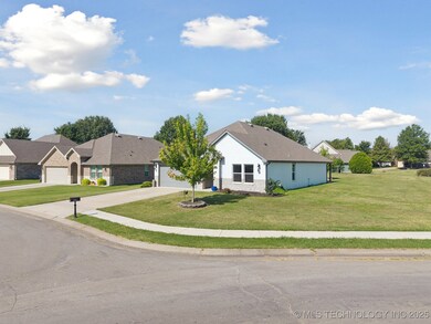 26550 Columbia Crest Dr, Claremore, OK 74019 - photo 2