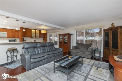 07-Living Room 20220308-DW-0983