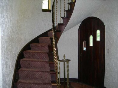 Entry/Foyer.