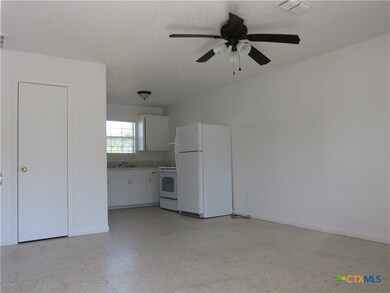 121 Wolf Rd unit 4, Copperas Cove, TX 76522 - photo 3