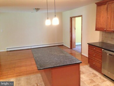 215 Brookthorpe Cir, Broomall, PA 19008 - photo 4