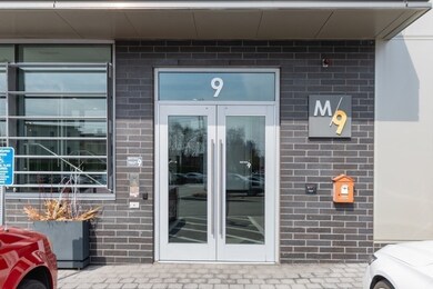 Metro9 unit PH4, Somerville, MA 02143 - photo 2