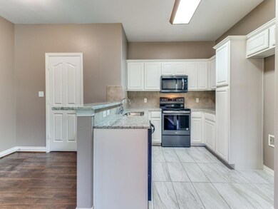 611 E McGee St, Sherman, TX 75090 - photo 5