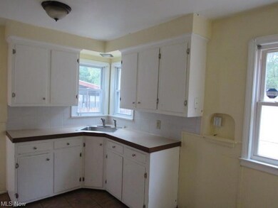 17401 Mapleboro Ave, Maple Heights, OH 44137 - photo 3