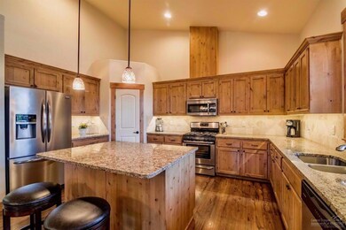 1216 NE Shane Ln, Bend, OR 97701 - photo 3