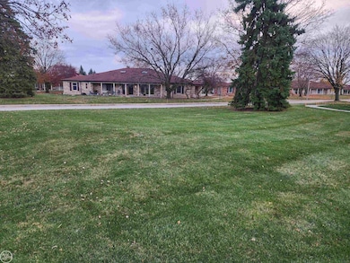 14870 Melrose Ct unit 61, Shelby Township, MI 48315 - photo 2