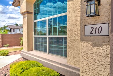 210 E Chelsea Ln-5