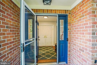 7514 Heatherton Ln, Potomac, MD 20854 - photo 3