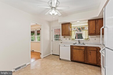 7926 Anfred Dr, Laurel, MD 20723 - photo 7