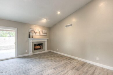 Living Room (3)-SMALL