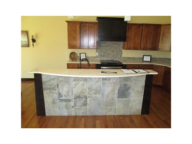 Kitchen. Island/Breakfast Bar