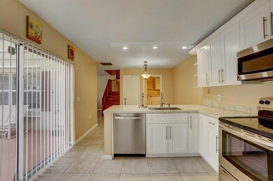 19 Amherst Ct unit D, Royal Palm Beach, FL 33411 - photo 2