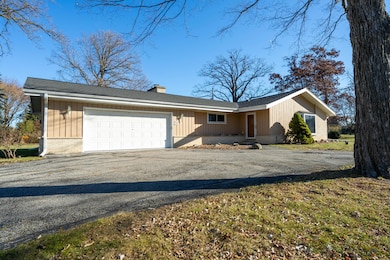 W176N4932 Christopher Ct, Menomonee Falls, WI 53051 - photo 3