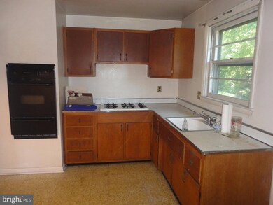 4946 Jackson Dr, Brookhaven, PA 19015 - photo 4