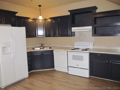 108 N Dorothy Ave, Claremore, OK 74017 - photo 3