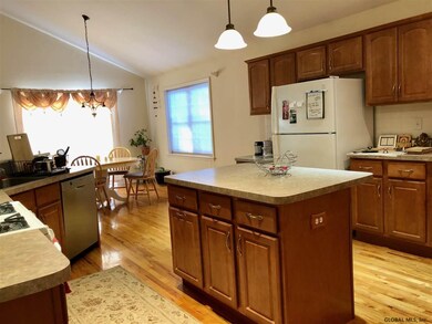 27 Greyledge Dr, Albany, NY 12211 - photo 6