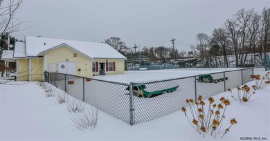 312 Cambridge Manor Dr, Schenectady, NY 12302 - photo 3