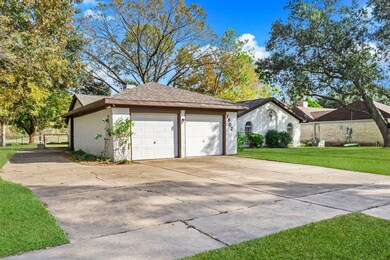 7802 White Fir Dr, Houston, TX 77088 - photo 4