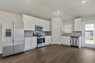 2500 Clydesdale Ln, Alvin, TX 77511 - photo 4