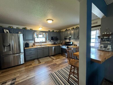 608 S 5th St, La Crescent, MN 55947 - photo 2