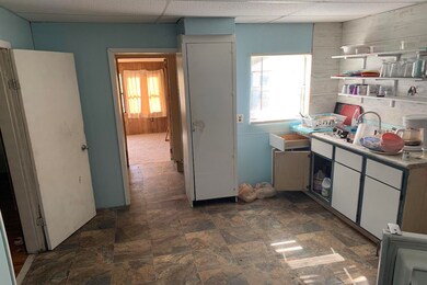 Ozarks Fixer Upper For Sale in Town5